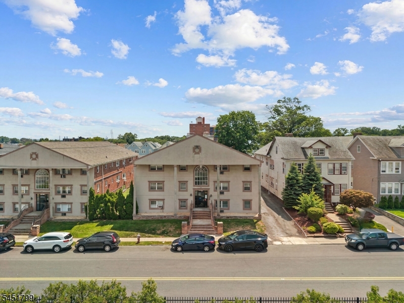 816 W Grand St 3A