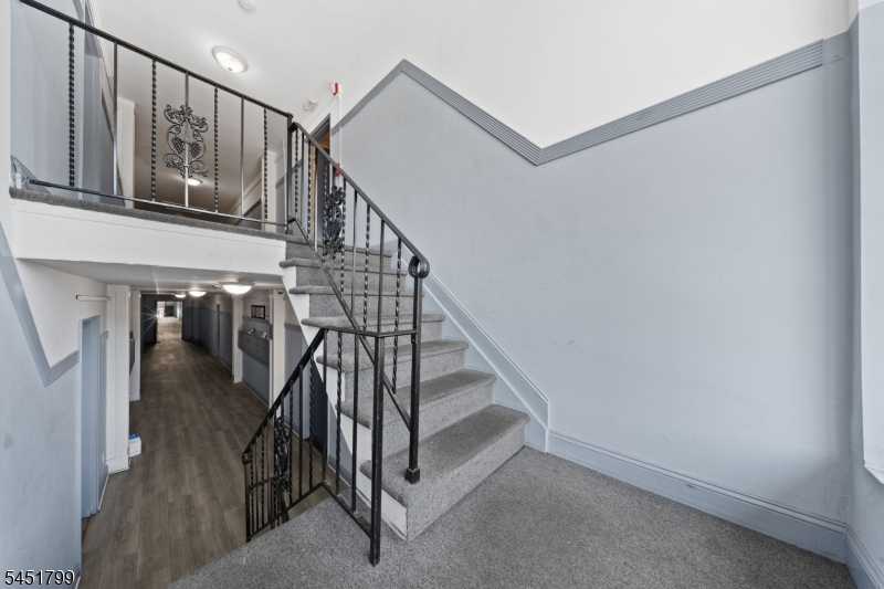 816 W Grand St 3A