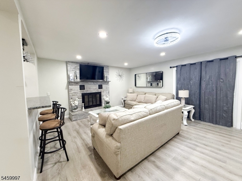 160 River Rd