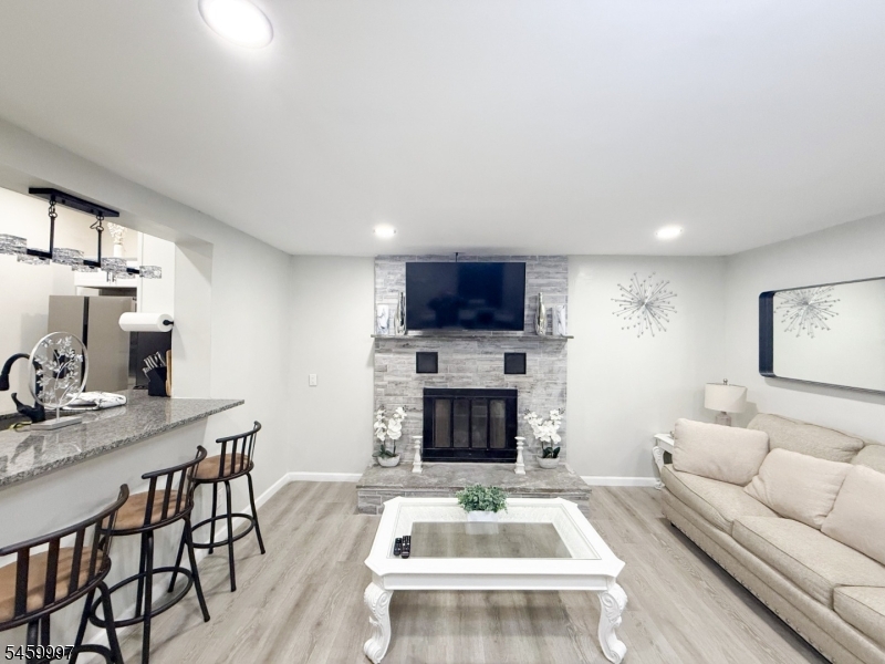 160 River Rd