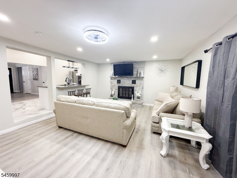 160 River Rd