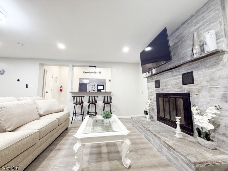 160 River Rd