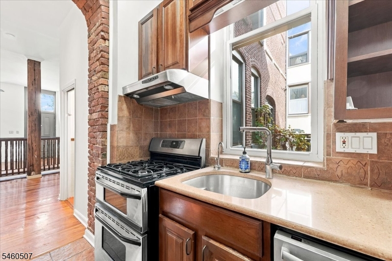 54 Mcwhorter St 106