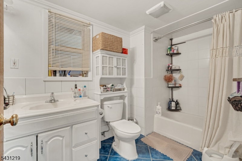 1ST FL BATHROOM