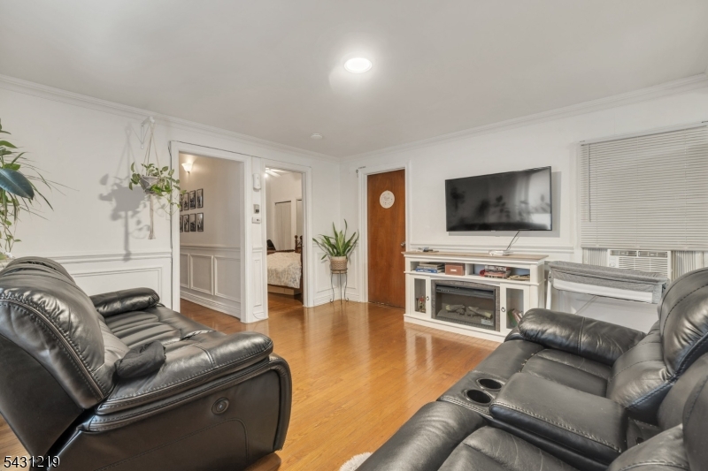 2ND FL LIVING AREA