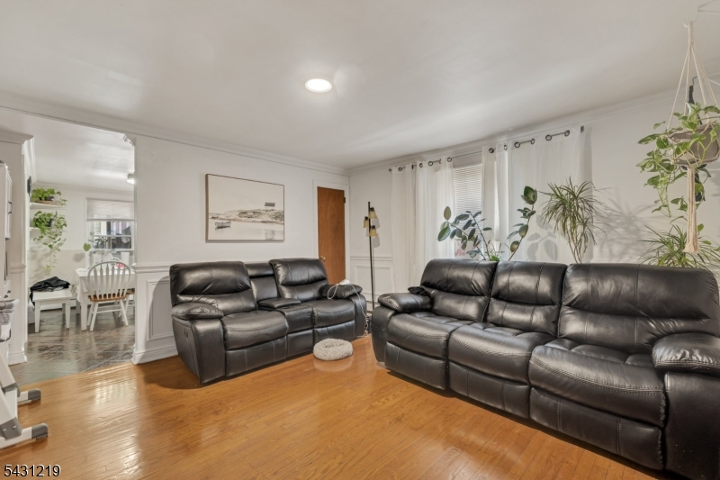 2ND FL LIVING AREA PHOTO 2