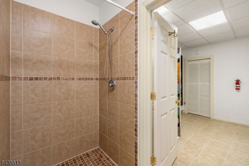 Full Bath 2