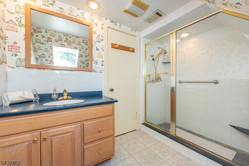 2nd Floor Bath