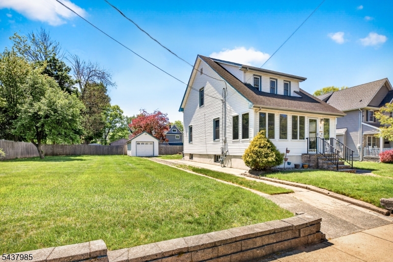 3 Buchman St