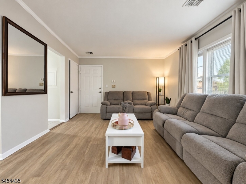 112 Sherwood Ave 7