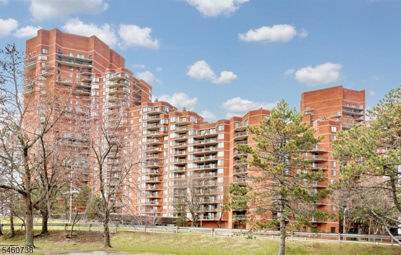 1020 Harmon Cove Tower