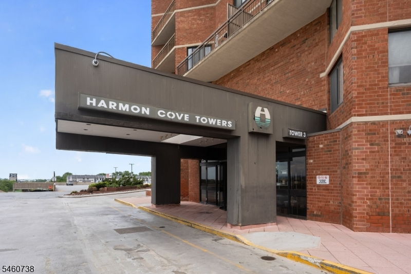 1020 Harmon Cove Tower