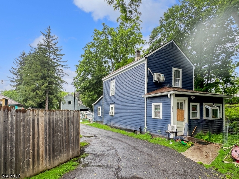 15 Fisk St