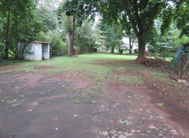 MASSIVE BACKYARD!!!