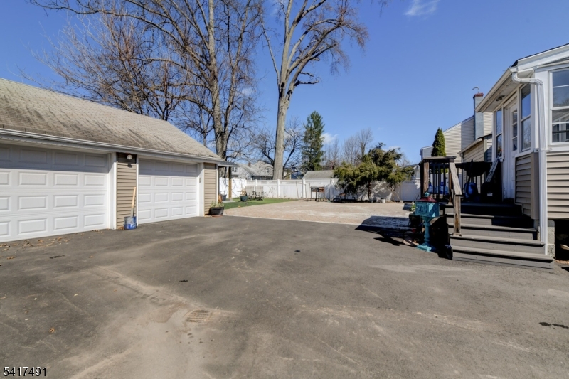 2 Garages