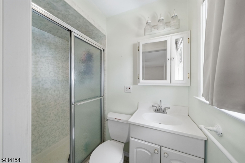 Second Floor En-Suite Bathroom