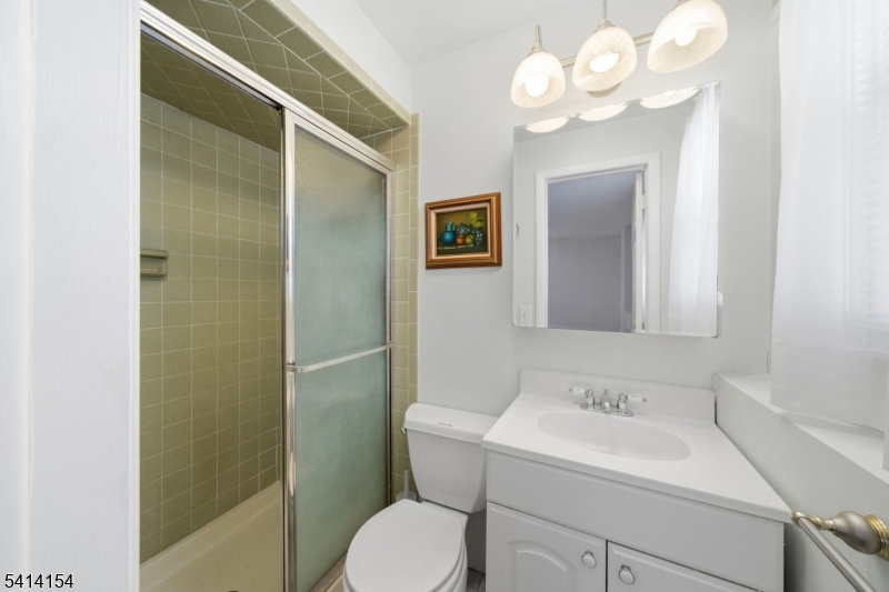 First Floor En-Suite Bathroom