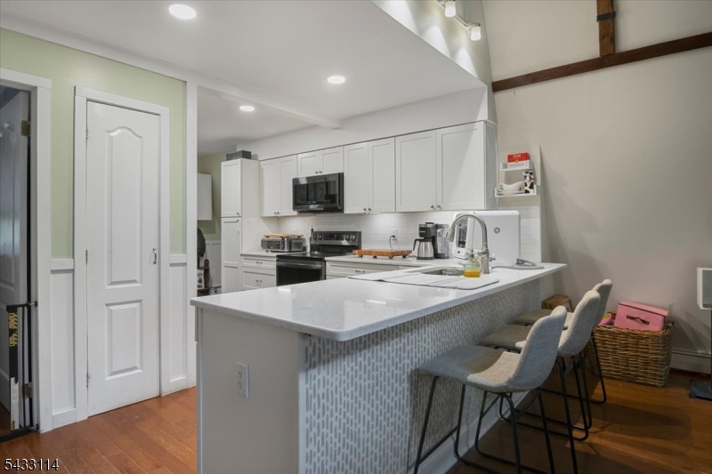 Kitchen/Breakfast Bar