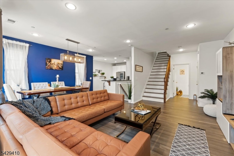 LR
