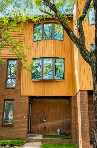 152 George St