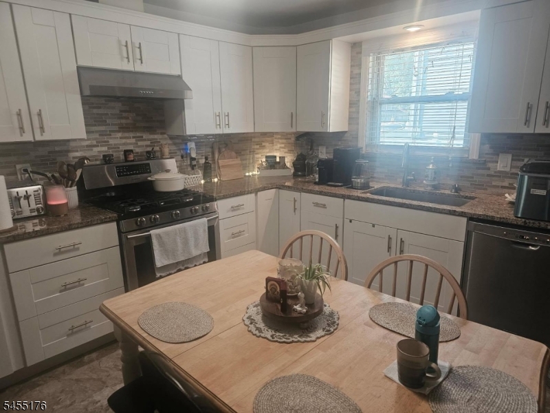 30 Caswell Ave
