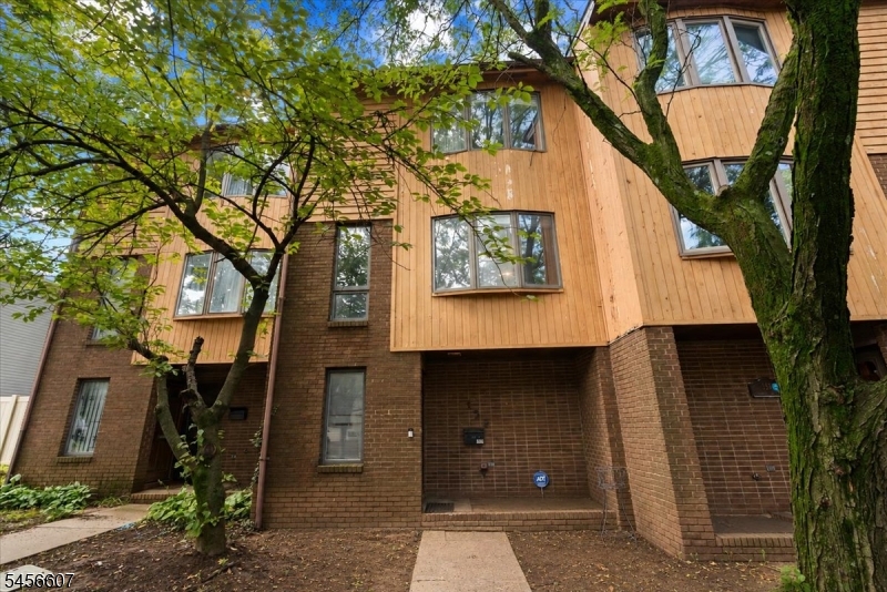 152 George St