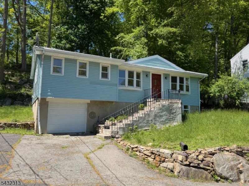 36 Mountain Ave