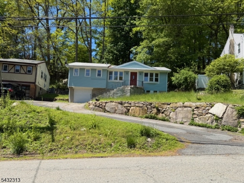 36 Mountain Ave