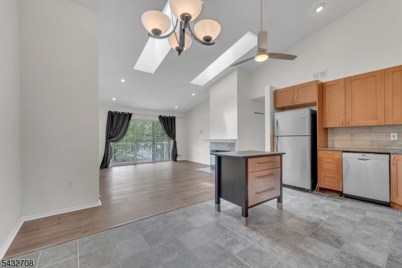Kitchen living
