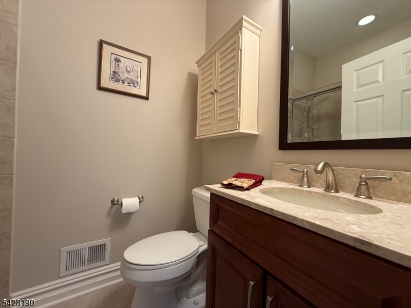 En Suite-Bath 2