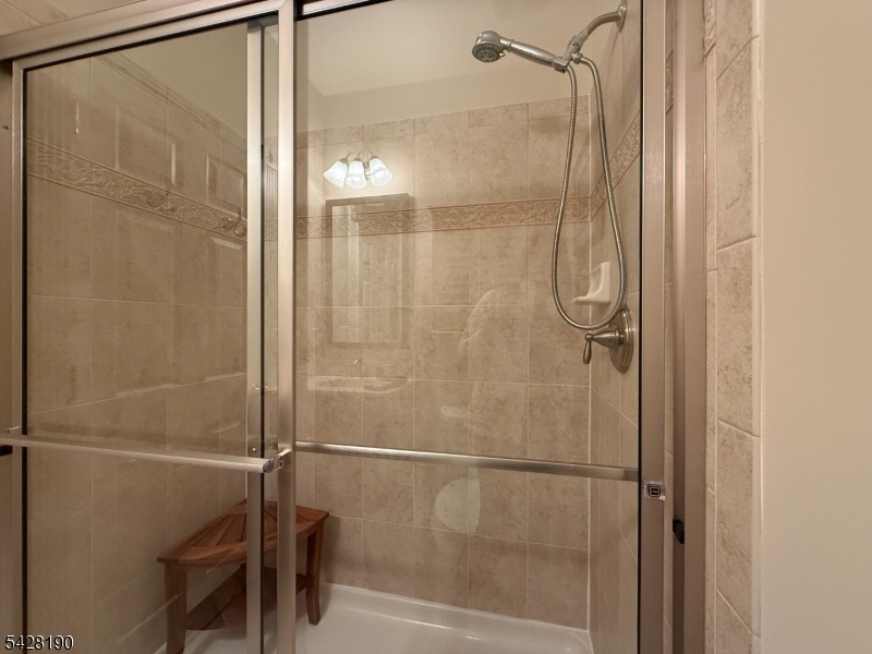 En Suite-Bath 2