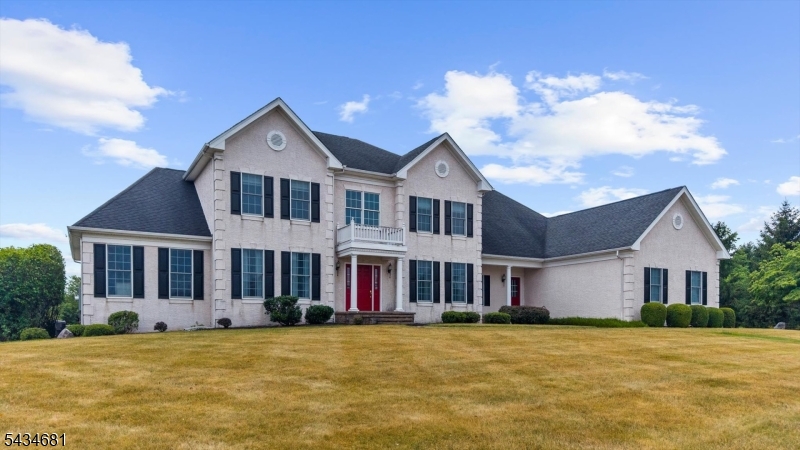 10 Claridge Ln