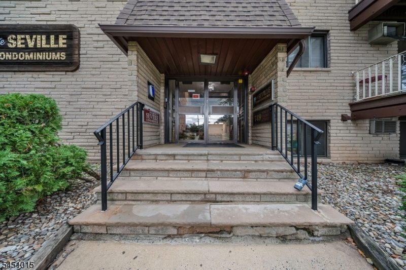 747 N Broad St 105