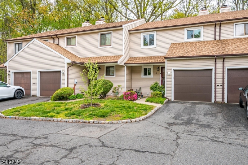 12 Tulip Ct
