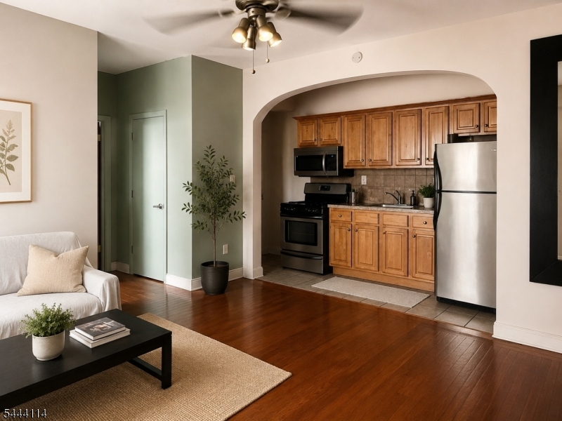 5 Pomona Ave 4A