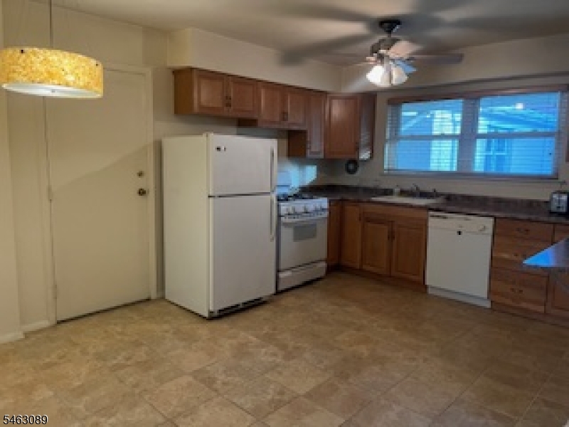 406 Cranbury Rd Apt 3 3