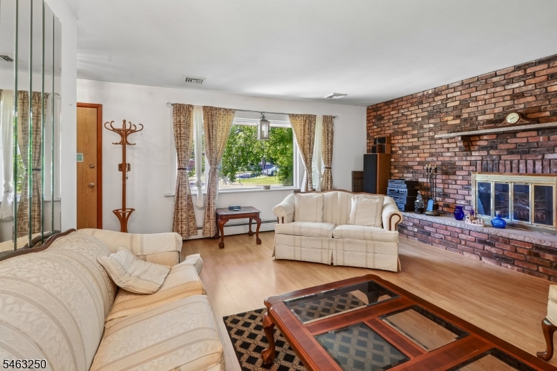 844 Lakeshore Dr
