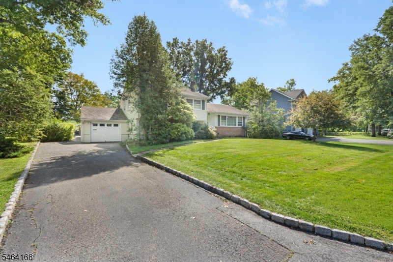 4 Pierson Ln