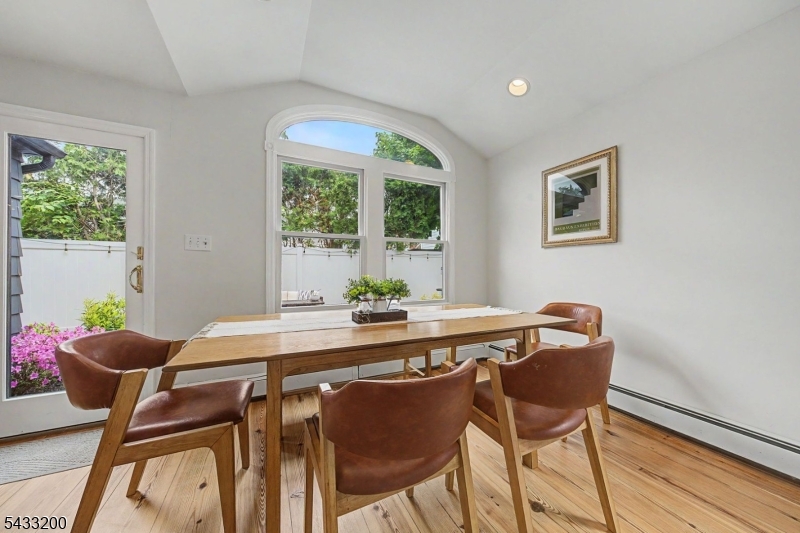 .Kitchen dining area