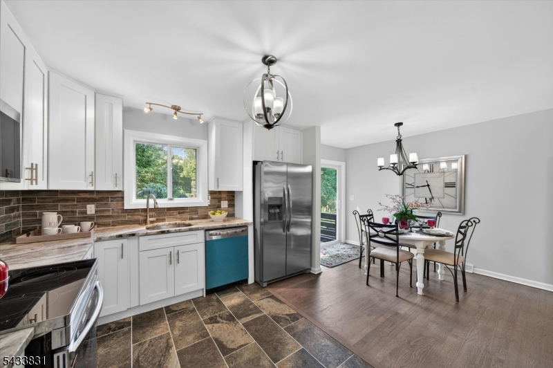 Kitchen/ Dining area