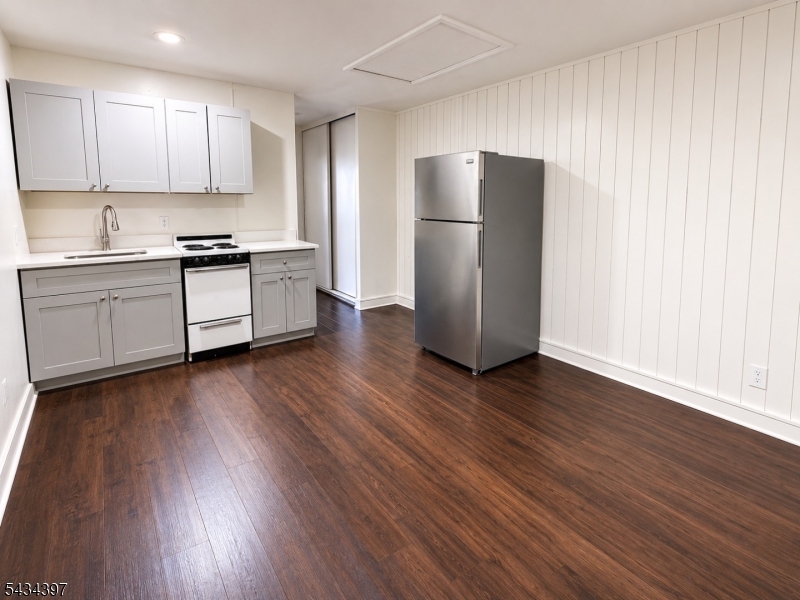 Kitchen & Living area