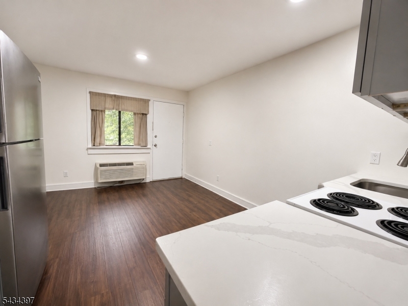 Kitch & Living Area