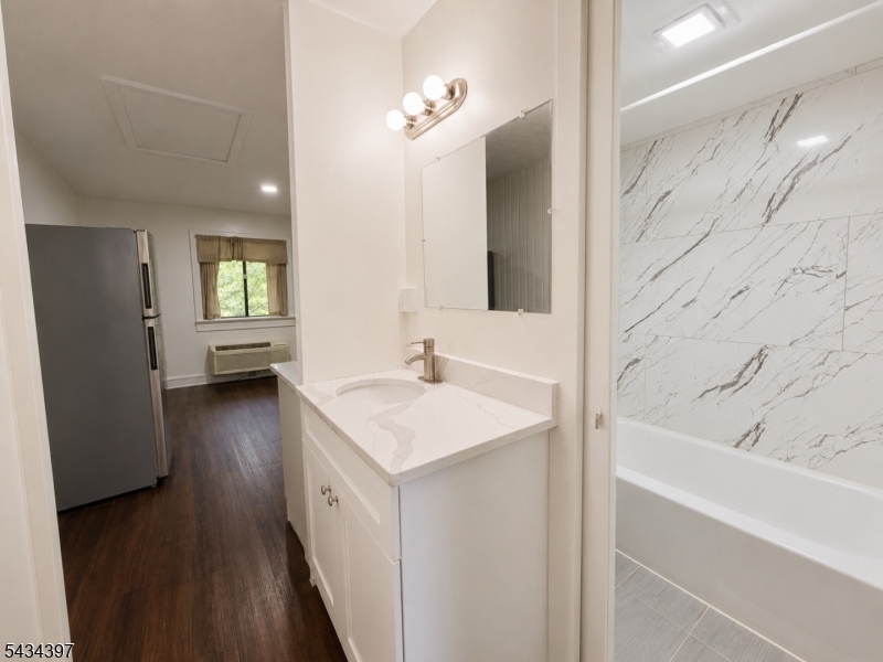 Bath rm area