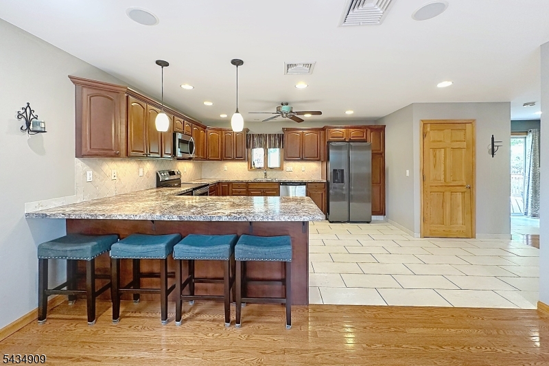 Kitchen with Breakfast Bar