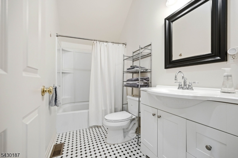 full bath in loft above garage