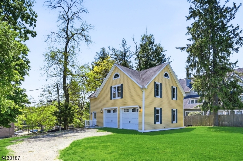 detached garage