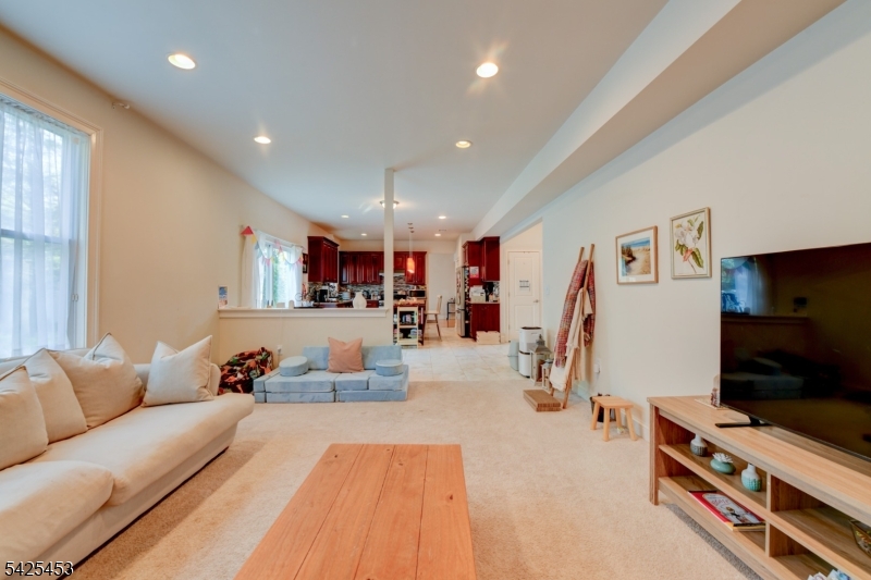 Family Room (off kitchen)