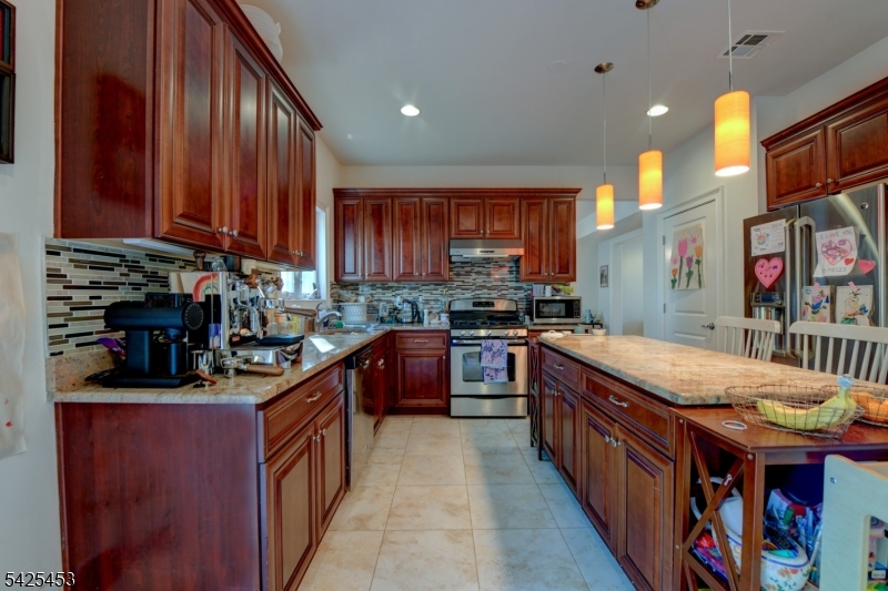 Eat-In Kitchen
