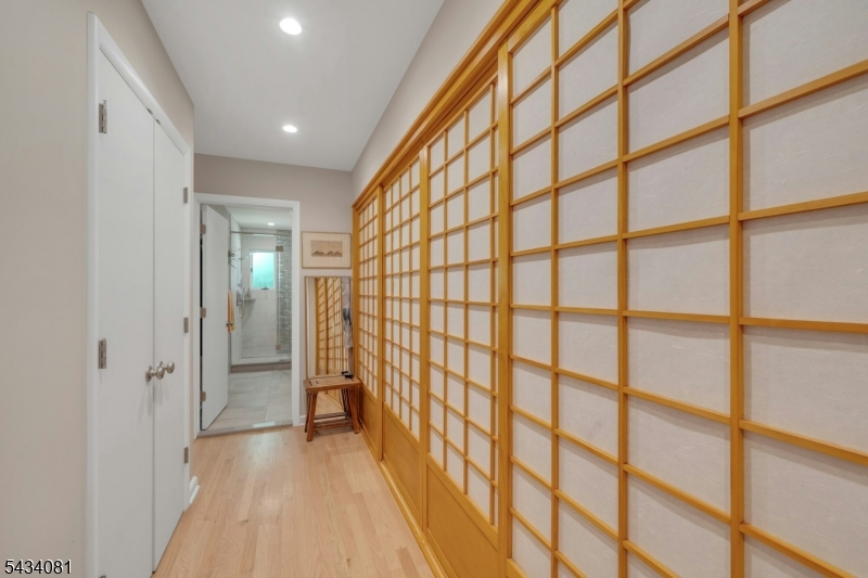 walk thru closet to primary