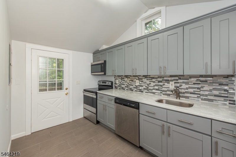 8 Weaver House Cove Rd